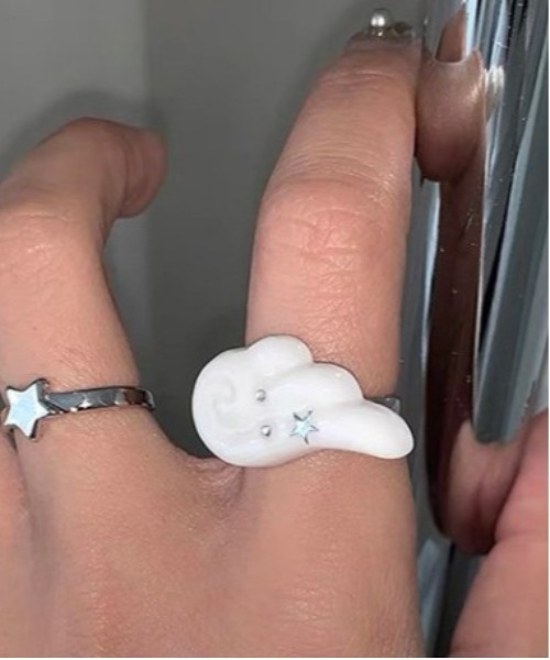 Vini(ヴィニ)の「ウィッシュコアエンジェルウィングモチーフリング(リング・レディース・ホワイト・FREE)」の2枚目の写真