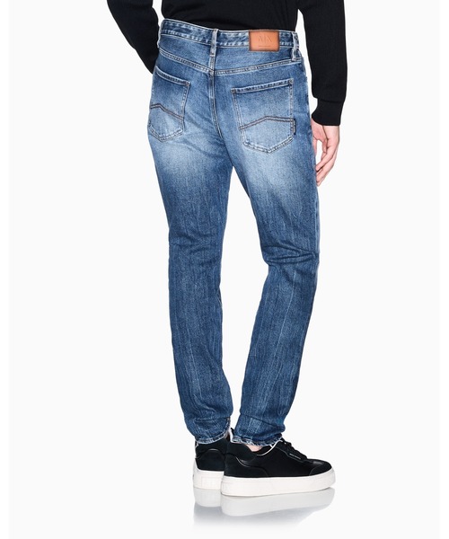 ARMANI EXCHANGE(アルマーニエクスチェンジ)の「【A|X アルマーニ エクスチェンジ】ブルーウォッシュ スリムフィット デニムパンツ_J14 SLIM(デニムパンツ・メンズ・インディゴブルー・33inch/32inch/31inch/30inch/28inch/34inch/29inch)」の2枚目の写真