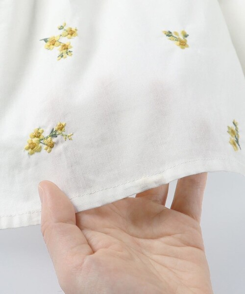 BRANSHES（ブランシェス）の「【おそろい】花刺しゅうワンピース（ワンピース・キッズ・オフホワイト/ブルー・120/90/80/100/130/110/140/150）」の21枚目の写真