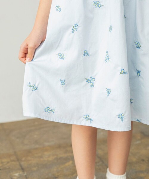 BRANSHES（ブランシェス）の「【おそろい】花刺しゅうワンピース（ワンピース・キッズ・オフホワイト/ブルー・120/90/80/100/130/110/140/150）」の8枚目の写真