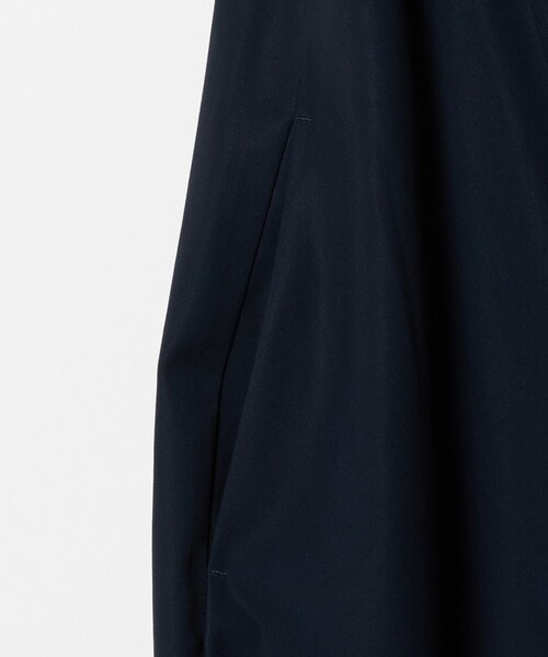 UNITED ARROWS(ユナイテッドアローズ)の「ドレープ ギャザー ワンピース ‐ウォッシャブル‐(ワンピース・レディース・オフホワイト/ネイビー・38/36)」の7枚目の写真