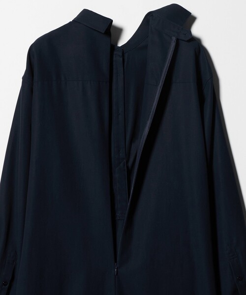 UNITED ARROWS(ユナイテッドアローズ)の「ドレープ ギャザー ワンピース ‐ウォッシャブル‐(ワンピース・レディース・オフホワイト/ネイビー・38/36)」の9枚目の写真