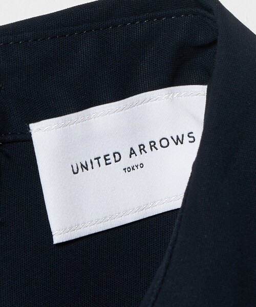 UNITED ARROWS(ユナイテッドアローズ)の「ドレープ ギャザー ワンピース ‐ウォッシャブル‐(ワンピース・レディース・オフホワイト/ネイビー・38/36)」の14枚目の写真