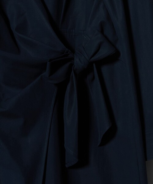 UNITED ARROWS(ユナイテッドアローズ)の「ドレープ ギャザー ワンピース ‐ウォッシャブル‐(ワンピース・レディース・オフホワイト/ネイビー/オリーブ・38/36)」の20枚目の写真