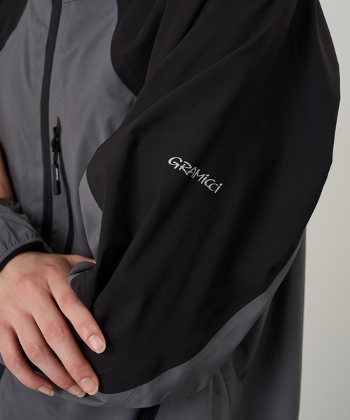Gramicci（グラミチ）の「DWR HOODED FIELD JACKET / DWRフーデッドフィールドジャケット Gramicci グラミチ（ナイロンジャケット・メンズ・オリーブ/ブラック・XS/S/M/L/XL/XXL）」の5枚目の写真