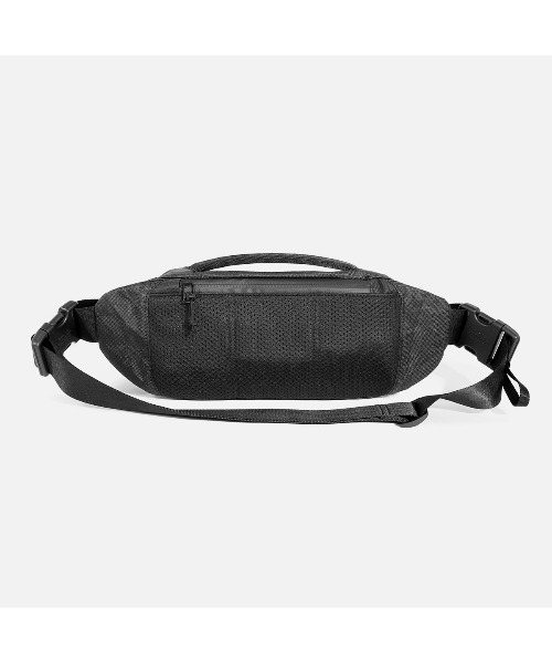 Aer（エアー）の「AER　City Sling 3 Ultra　/　AER-91054（ボディバッグ/ウエストポーチ・メンズ・ブラック・FREE）」の4枚目の写真