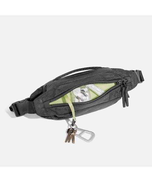 Aer（エアー）の「AER　City Sling 3 Ultra　/　AER-91054（ボディバッグ/ウエストポーチ・メンズ・ブラック・FREE）」の6枚目の写真