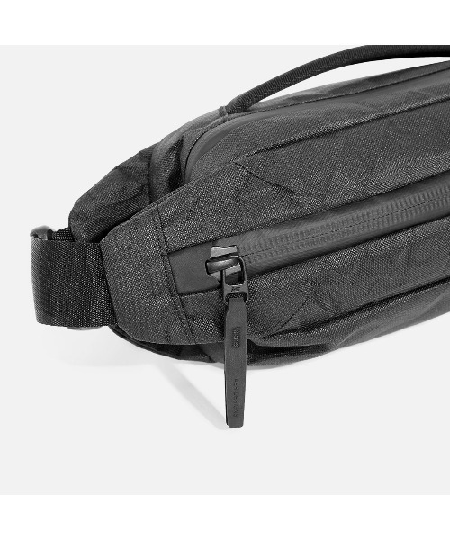 Aer（エアー）の「AER　City Sling 3 Ultra　/　AER-91054（ボディバッグ/ウエストポーチ・メンズ・ブラック・FREE）」の9枚目の写真