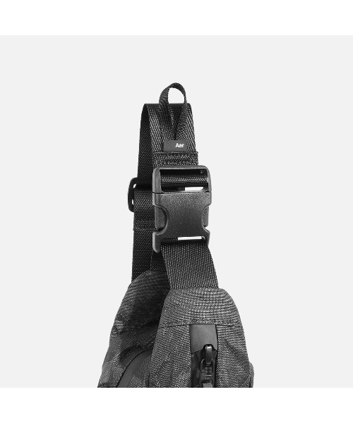 Aer（エアー）の「AER　City Sling 3 Ultra　/　AER-91054（ボディバッグ/ウエストポーチ・メンズ・ブラック・FREE）」の11枚目の写真