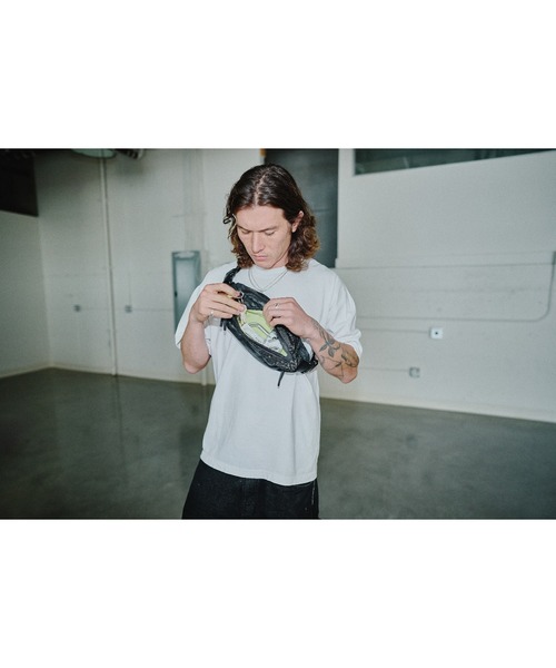 Aer（エアー）の「AER　City Sling 3 Ultra　/　AER-91054（ボディバッグ/ウエストポーチ・メンズ・ブラック・FREE）」の15枚目の写真