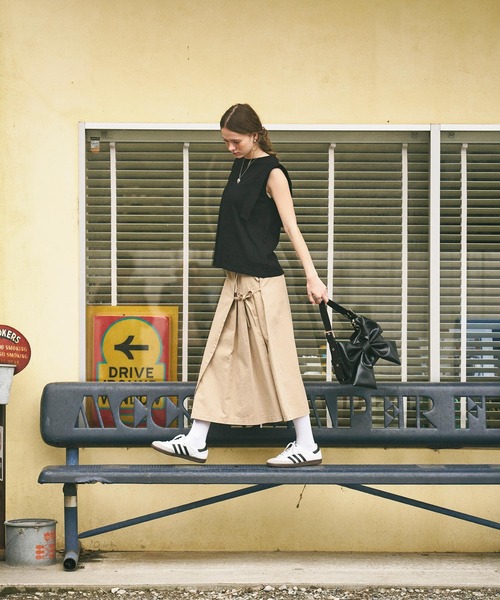 MILKFED.(ミルクフェド)の「BOXY SLEEVELESS TOP(Tシャツ/カットソー・レディース・オートミール/ブラウン/ブラック・ONE SIZE)」の5枚目の写真