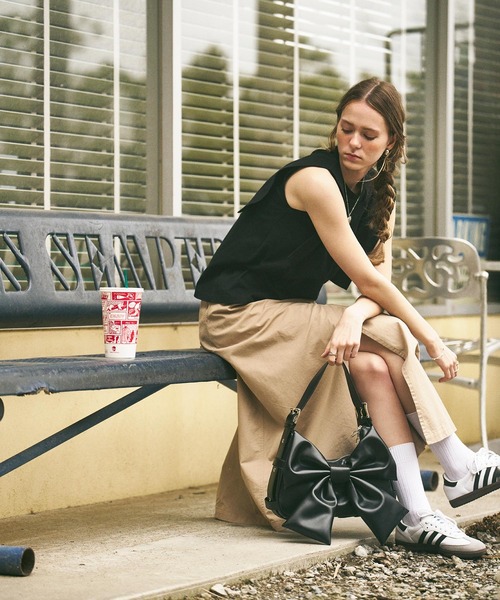 MILKFED.(ミルクフェド)の「BOXY SLEEVELESS TOP(Tシャツ/カットソー・レディース・オートミール/ブラウン/ブラック・ONE SIZE)」の4枚目の写真