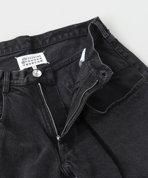 Maison Margiela（メゾンマルジェラ）の「MAISON MARGIELA(メゾン マルジェラ) CONTRAST POKET DENIM パンツ（デニムパンツ・メンズ・ブラック/ブルー・44/42）」の5枚目の写真