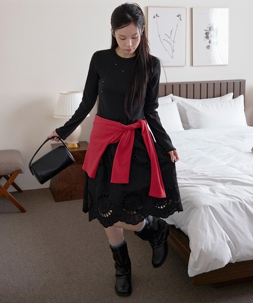 UNE MANSION(ユヌマンション)の「【2026SS新作アイテム】【UNE ORIGINAL HAND MADE】リブフラワーレースロングワンピース(ワンピース・レディース・ブラック/アイボリー・FREE)」の4枚目の写真