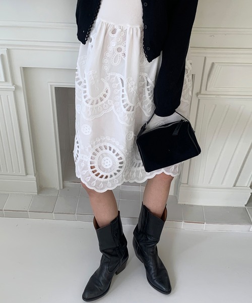 UNE MANSION(ユヌマンション)の「【2026SS新作アイテム】【UNE ORIGINAL HAND MADE】リブフラワーレースロングワンピース(ワンピース・レディース・ブラック/アイボリー・FREE)」の18枚目の写真