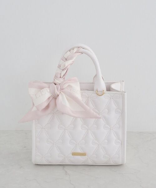 Maison de FLEUR(メゾンドフルール)の「スカーフ付きリボンキルティング2Wayスクエアトート(ハンドバッグ・レディース・ブラック/アイボリー/ピンク・FREE)」の3枚目の写真