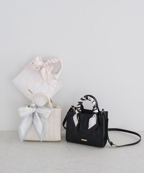 Maison de FLEUR(メゾンドフルール)の「スカーフ付きリボンキルティング2Wayスクエアトート(ハンドバッグ・レディース・ブラック/アイボリー/ピンク・FREE)」の4枚目の写真