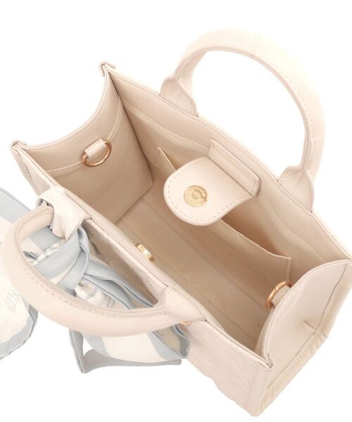 Maison de FLEUR(メゾンドフルール)の「スカーフ付きリボンキルティング2Wayスクエアトート(ハンドバッグ・レディース・ブラック/アイボリー/ピンク・FREE)」の10枚目の写真