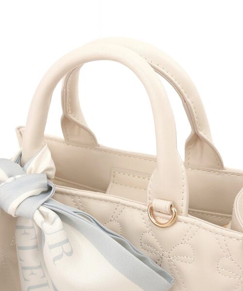 Maison de FLEUR(メゾンドフルール)の「スカーフ付きリボンキルティング2Wayスクエアトート(ハンドバッグ・レディース・ブラック/アイボリー/ピンク・FREE)」の14枚目の写真