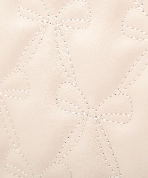 Maison de FLEUR(メゾンドフルール)の「スカーフ付きリボンキルティング2Wayスクエアトート(ハンドバッグ・レディース・ブラック/アイボリー/ピンク・FREE)」の19枚目の写真