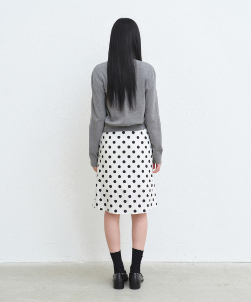 MUSINSA STANDARD WOMAN（ムシンサスタンダードウーマン）の「ウィメンズポルカドットニーレングススカート[クリーム]（スカート・レディース・その他・X-SMALL/SMALL/MEDIUM/LARGE）」の5枚目の写真