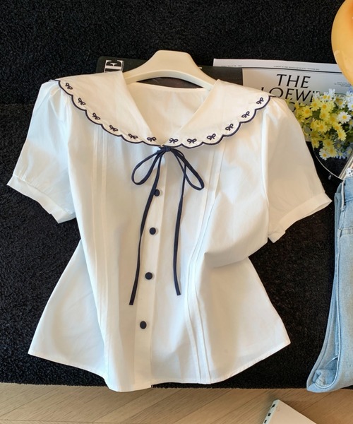 LUCPY(ラクピー)の「リボン刺繍セーラーカラーブラウス(シャツ/ブラウス・レディース・ホワイト・LARGE/MEDIUM/SMALL)」の1枚目の写真