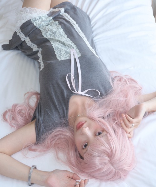 Smyeon(スミョン)の「Lace detail t-shirt dress/レース付きカットワンピース(ワンピース・レディース・グレー/ブラウン・FREE)」の2枚目の写真
