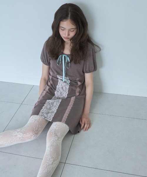 Smyeon(スミョン)の「Lace detail t-shirt dress/レース付きカットワンピース(ワンピース・レディース・グレー/ブラウン・FREE)」の3枚目の写真