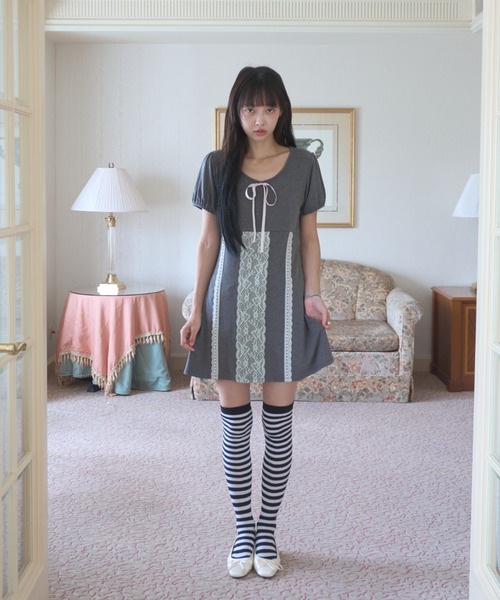 Smyeon(スミョン)の「Lace detail t-shirt dress/レース付きカットワンピース(ワンピース・レディース・グレー/ブラウン・FREE)」の9枚目の写真