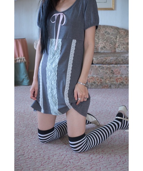 Smyeon(スミョン)の「Lace detail t-shirt dress/レース付きカットワンピース(ワンピース・レディース・グレー/ブラウン・FREE)」の7枚目の写真