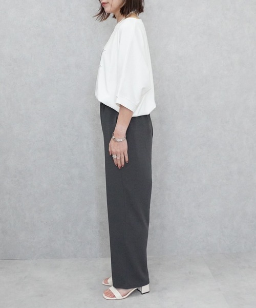 SELECT LEVERY(セレクトリベリー)の「接触冷感 スムース ドルマン プルオーバー(Tシャツ/カットソー・レディース・オフホワイト/ブラウン/グリーン/ブラック・LARGE/MEDIUM)」の6枚目の写真