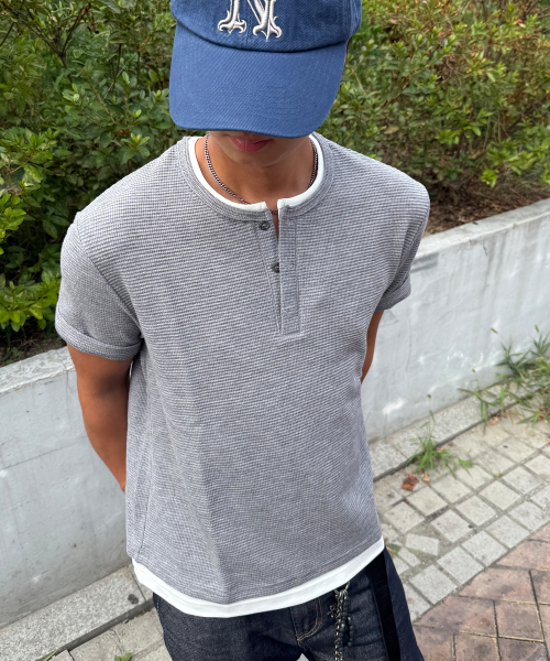 DNSR(ディーエヌエスアール)の「レイヤードヘンリーネックワッフルTシャツグレー/ホワイト(Tシャツ/カットソー・メンズ・その他・MEDIUM/LARGE/X-LARGE)」の1枚目の写真