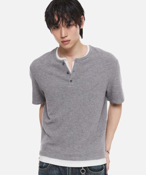 DNSR(ディーエヌエスアール)の「レイヤードヘンリーネックワッフルTシャツグレー/ホワイト(Tシャツ/カットソー・メンズ・その他・MEDIUM/LARGE/X-LARGE)」の2枚目の写真
