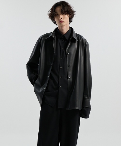 CINOH（チノ）の「SYNTHETIC LEATHER SHIRT（シャツ/ブラウス・メンズ・ブラック/ブラウン・46/44）」の8枚目の写真