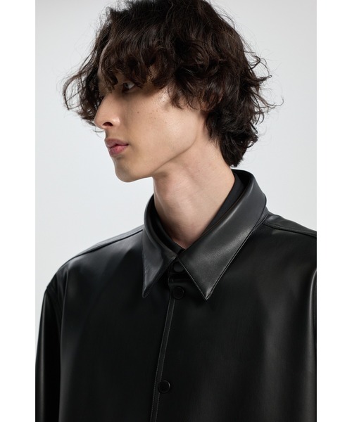 CINOH（チノ）の「SYNTHETIC LEATHER SHIRT（シャツ/ブラウス・メンズ・ブラック/ブラウン・46/44）」の3枚目の写真