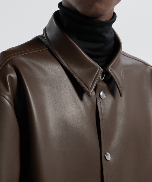 CINOH（チノ）の「SYNTHETIC LEATHER SHIRT（シャツ/ブラウス・メンズ・ブラック/ブラウン・46/44）」の9枚目の写真