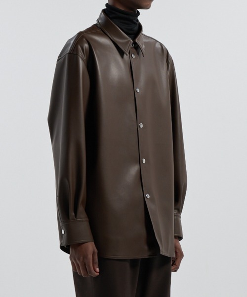 CINOH（チノ）の「SYNTHETIC LEATHER SHIRT（シャツ/ブラウス・メンズ・ブラック/ブラウン・46/44）」の10枚目の写真