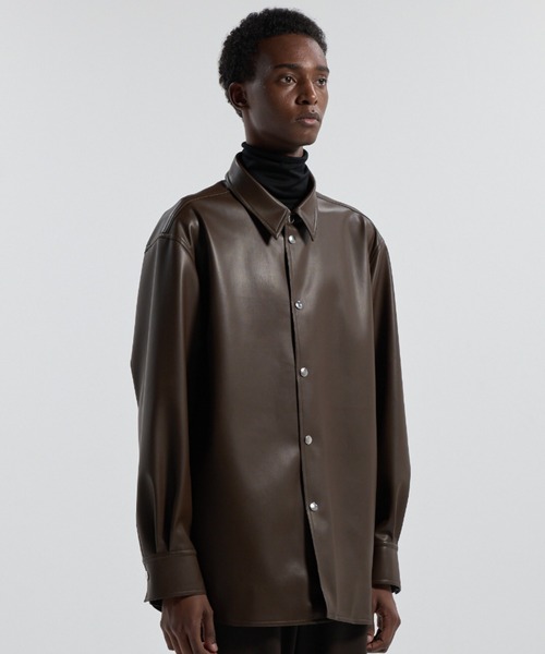 CINOH（チノ）の「SYNTHETIC LEATHER SHIRT（シャツ/ブラウス・メンズ・ブラック/ブラウン・46/44）」の11枚目の写真