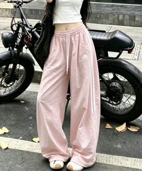 Vipoa（ヴィポア）の「Nylon track pants（その他パンツ・レディース・ホワイト/グレー/ピンク/ネイビー/イエロー/ブラック/イエロー×ブラック/ピンク系その他・FREE）」の7枚目の写真