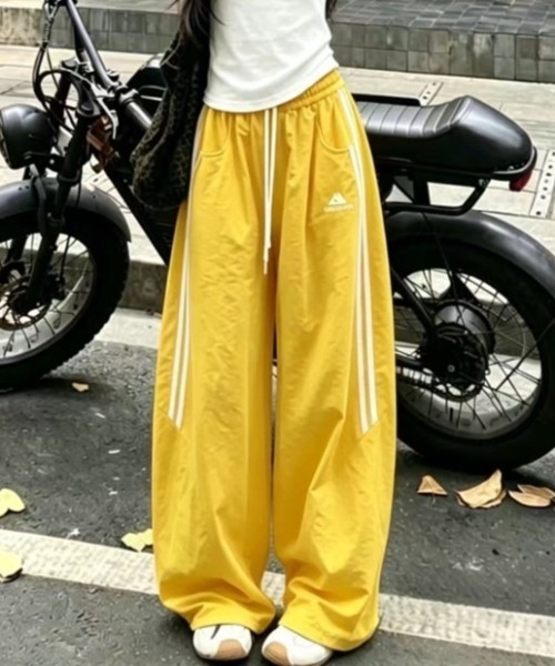 Vipoa（ヴィポア）の「Nylon track pants（その他パンツ・レディース・ホワイト/グレー/ピンク/ネイビー/イエロー/ブラック/イエロー×ブラック/ピンク系その他・FREE）」の5枚目の写真