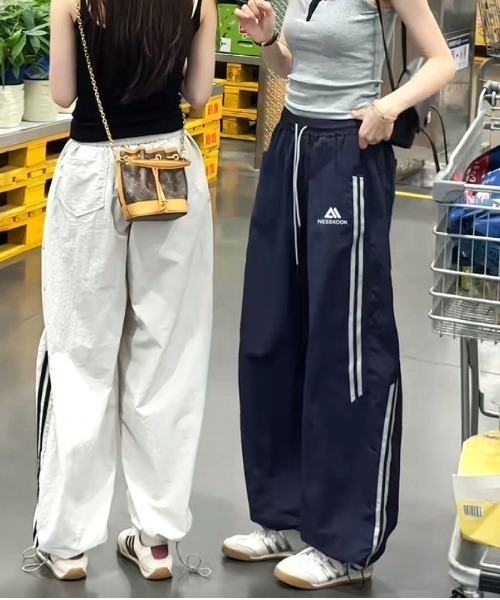 Vipoa（ヴィポア）の「Nylon track pants（その他パンツ・レディース・ホワイト/グレー/ピンク/ネイビー/イエロー/ブラック/イエロー×ブラック/ピンク系その他・FREE）」の16枚目の写真