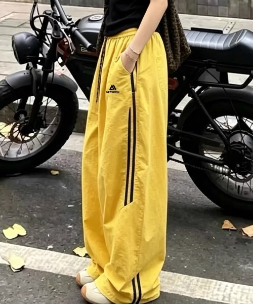 Vipoa（ヴィポア）の「Nylon track pants（その他パンツ・レディース・ホワイト/グレー/ピンク/ネイビー/イエロー/ブラック/イエロー×ブラック/ピンク系その他・FREE）」の10枚目の写真