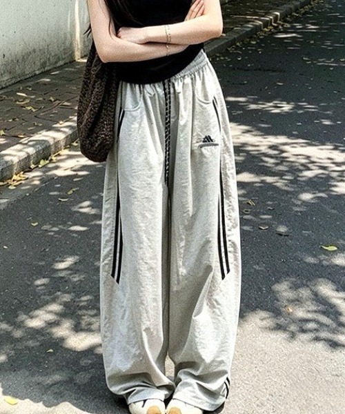 Vipoa（ヴィポア）の「Nylon track pants（その他パンツ・レディース・ホワイト/グレー/ピンク/ネイビー/イエロー/ブラック/イエロー×ブラック/ピンク系その他・FREE）」の9枚目の写真