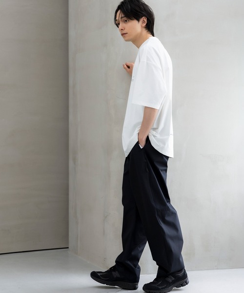 +phenix(プラスフェニックス)の「+phenix(プラスフェニックス)Outlast MIRRORED GRAPHIC SHORT SLEEVE TEE / ハンドドローン グラフィック ショートスリーブTシャツ(Tシャツ/カットソー・メンズ・ホワイト/グレー/ブラック・L/M)」の22枚目の写真