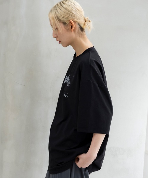 +phenix(プラスフェニックス)の「+phenix(プラスフェニックス)Outlast MIRRORED GRAPHIC SHORT SLEEVE TEE / ハンドドローン グラフィック ショートスリーブTシャツ(Tシャツ/カットソー・メンズ・ホワイト/グレー/ブラック・L/M)」の19枚目の写真