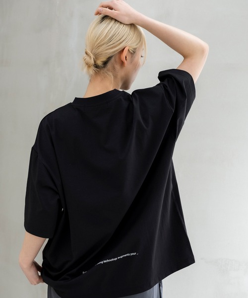 +phenix(プラスフェニックス)の「+phenix(プラスフェニックス)Outlast MIRRORED GRAPHIC SHORT SLEEVE TEE / ハンドドローン グラフィック ショートスリーブTシャツ(Tシャツ/カットソー・メンズ・ホワイト/グレー/ブラック・L/M)」の17枚目の写真