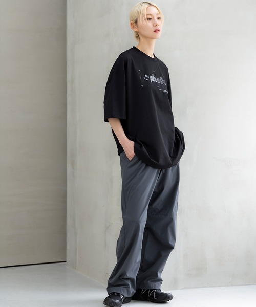 +phenix(プラスフェニックス)の「+phenix(プラスフェニックス)Outlast MIRRORED GRAPHIC SHORT SLEEVE TEE / ハンドドローン グラフィック ショートスリーブTシャツ(Tシャツ/カットソー・メンズ・ホワイト/グレー/ブラック・L/M)」の11枚目の写真