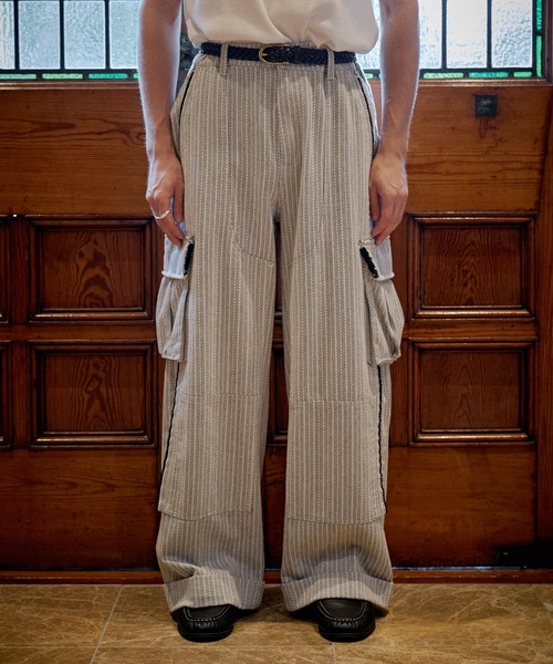 CASPER JOHN(キャスパージョン)の「Herringbone denim double knee cargo pants/ヘリンボーンデニムダブルニーカーゴパンツ(カーゴパンツ・メンズ・ネイビー/ホワイト・MEDIUM/X-SMALL/LARGE/SMALL)」の2枚目の写真