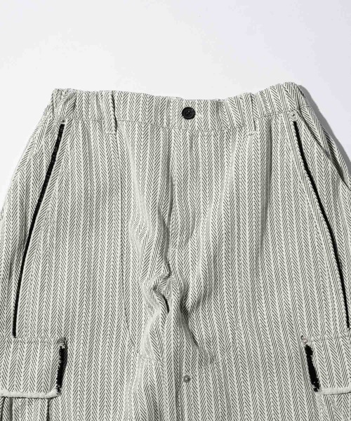 CASPER JOHN(キャスパージョン)の「Herringbone denim double knee cargo pants/ヘリンボーンデニムダブルニーカーゴパンツ(カーゴパンツ・メンズ・ネイビー/ホワイト・MEDIUM/X-SMALL/LARGE/SMALL)」の12枚目の写真
