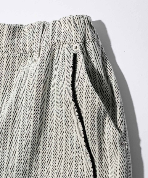 CASPER JOHN(キャスパージョン)の「Herringbone denim double knee cargo pants/ヘリンボーンデニムダブルニーカーゴパンツ(カーゴパンツ・メンズ・ネイビー/ホワイト・MEDIUM/X-SMALL/LARGE/SMALL)」の13枚目の写真